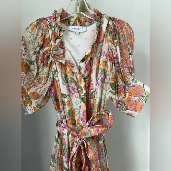 Buru puff sleeve day gown - Picture 2 of 3